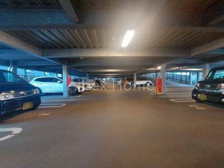 駐車場　-