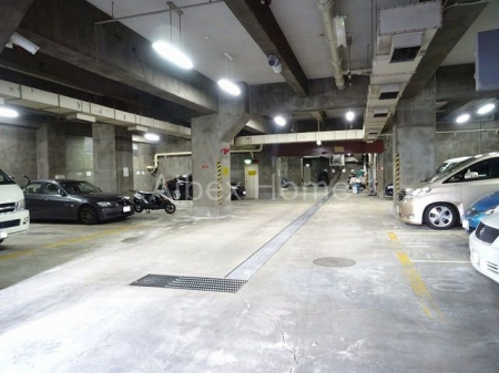 駐車場　-