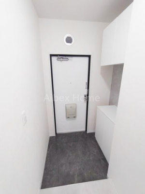 ց@-