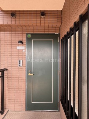 ց@-