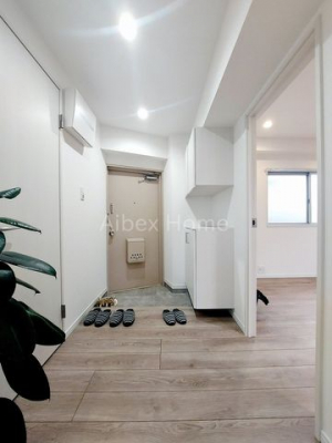 ց@-