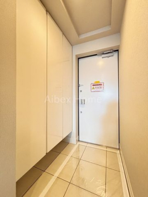 ց@-