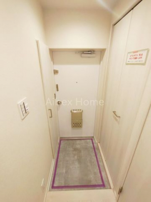 ց@-
