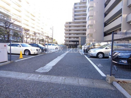 駐車場　-