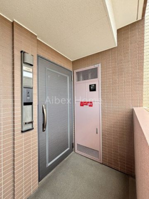 ց@-
