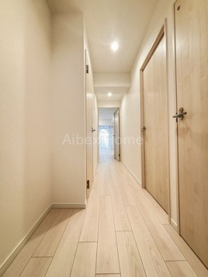 ց@-