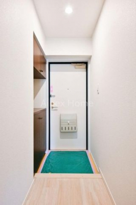 ց@-