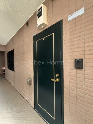ց@-