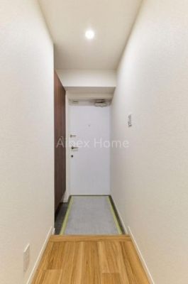ց@-
