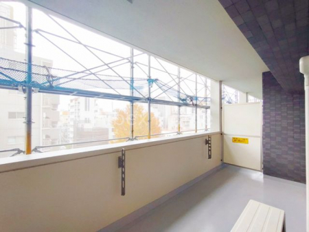 �o���R�j�[�@��K�͏C�U�H�����{��