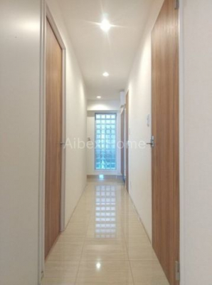 ���ց@����