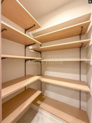 ���[�@�V���[�Y�C���N���[�[�b�g