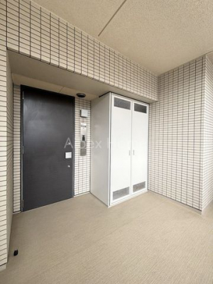 ���ց@-