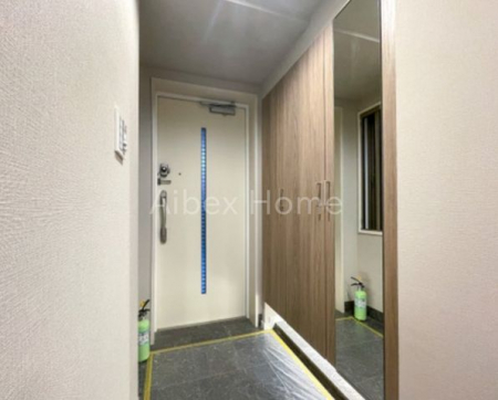 ���ց@����