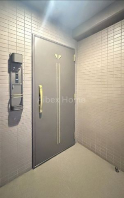 ���ց@-