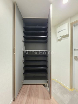 ���ց@-